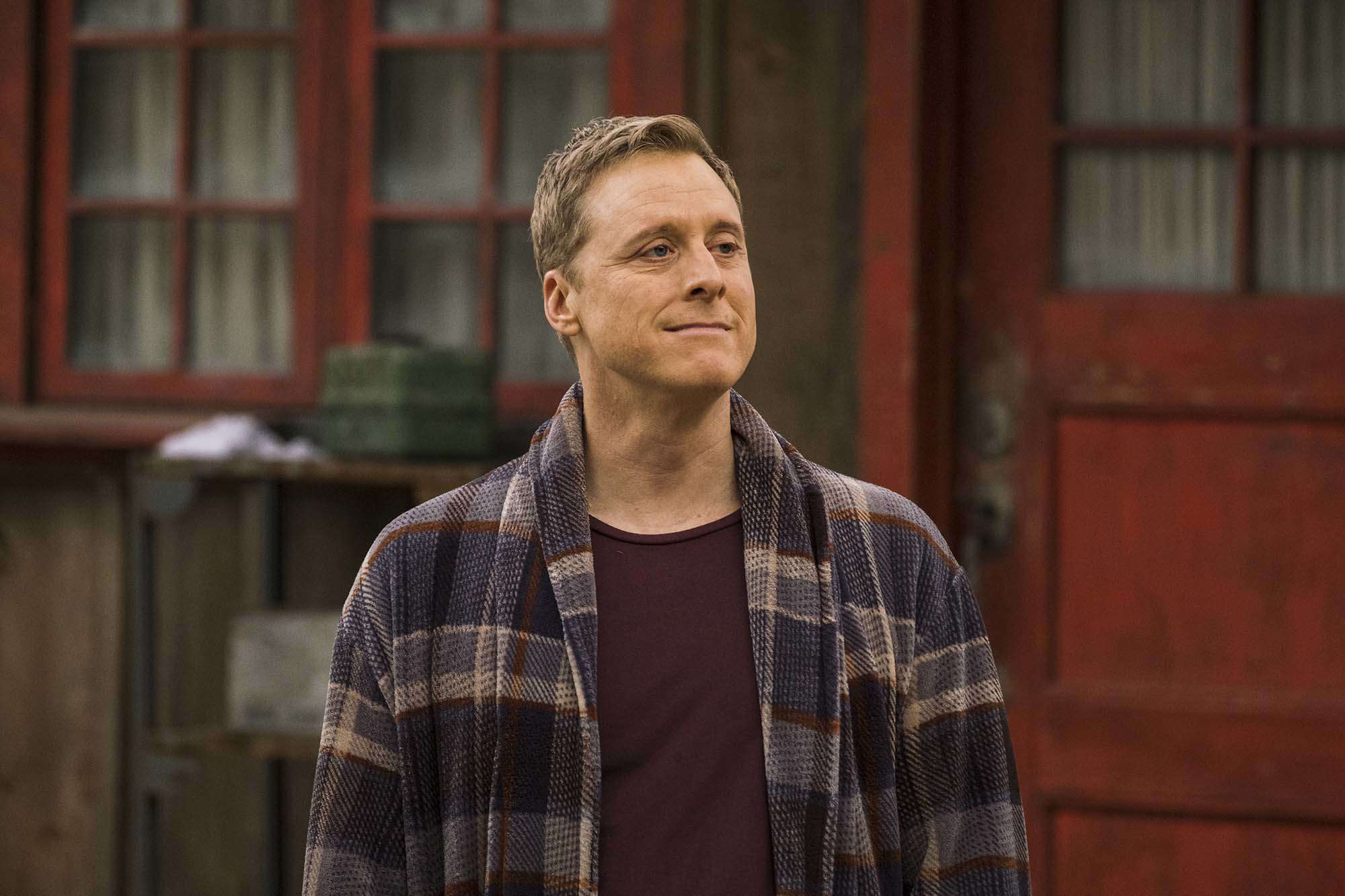 Resident Aliens Alan Tudyk Is Sharing Season 2 Secrets Syfy Wire